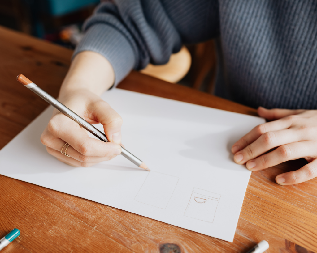 « Avant de réaménager son intérieur, observer les circulations, les habitudes et les espaces réellement utilisés. Une première étape simple pour repenser son lieu de vie. »